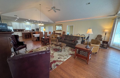 Strasburg House | Spacious family gathering house on the Shenandoah River