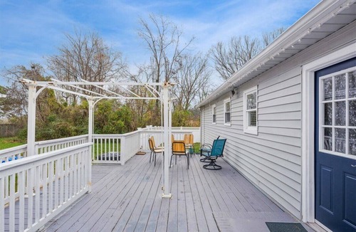 Buckroe Beach House | Spacious Family Stay, Large Dining, 3 Cozy Bedrooms, Home Near Buckroe Beach