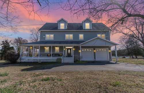 Point Lookout House | Spacious Gorgeous Waterfront Home With Sunset View