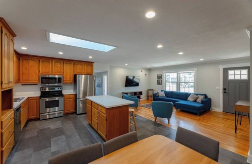 Green Meadow House | Spacious Home | Hot Tub | Centrally Located