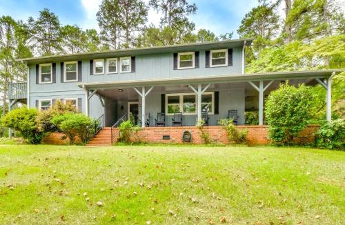 Central House | Spacious Home w/Porch, 4 Mi to Downtown Clemson!