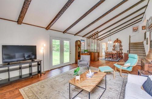 Central House | Spacious Home w/Porch, 4 Mi to Downtown Clemson!