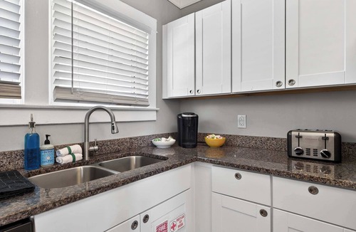 Beechmont House | Spacious home w/yard near Downtown attractions!