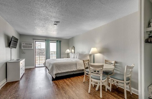 Myrtle Beach House | Spacious King Studio - Full Kitchen & Great Views