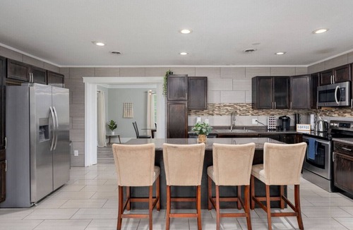 Silver Lake House | Spacious Kitchen, Living, & Sunroom w/King Bed