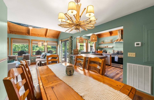 Sevierville House | Spacious Lakefront 4-bedroom house in Sevierville with private boat dock!