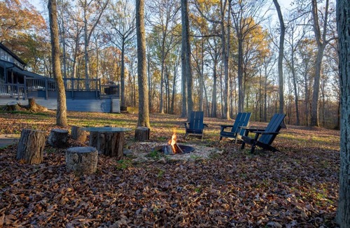Franklin House | Spacious Leiper’s Fork Estate: 4 Kings, Private Pond & Fire Pit