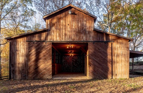 Franklin House | Spacious Leiper’s Fork Estate: 4 Kings, Private Pond & Fire Pit