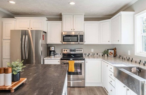 Wallingford House | Spacious Lodge w/Fire Pit & Hot Tub