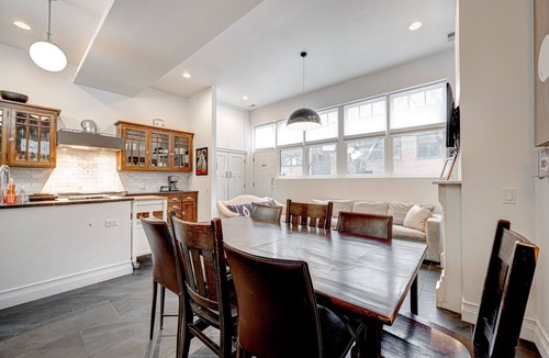 Old Town Triangle House | Spacious Luxury Townhouse - Old Town by AllSet Turnover
