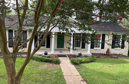 Tuscaloosa House | Spacious, newly updated, classic style close to UA campus. Sleeps 12
