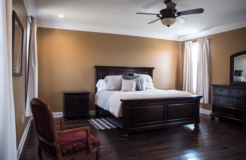 Collinsville House | Spacious, Private Farmhouse on the Countryside with a Playground