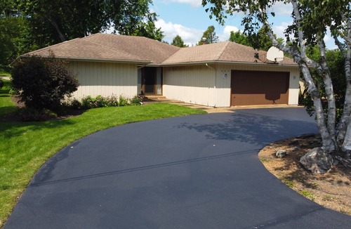 McHenry House | Spacious Ranch blocks away from downtown McHenry