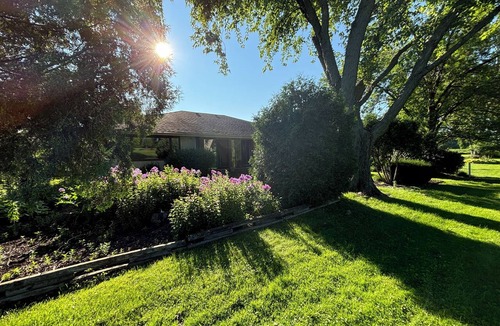 McHenry House | Spacious Ranch blocks away from downtown McHenry