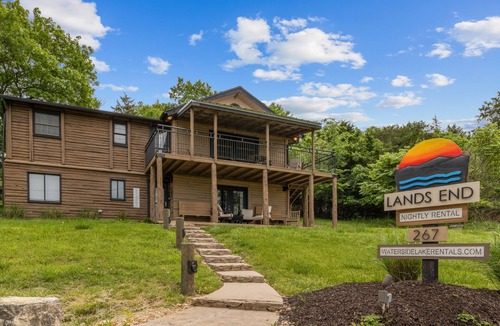 Indian Point Cabin | Spacious Resort Cabin – Sleeps 16, Minutes to Silver Dollar City!
