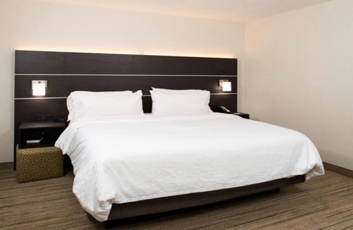 Dent Hotel | Spacious Room w/Bathtub + Close to Hospitals, Grocery Stores, & Restaurants