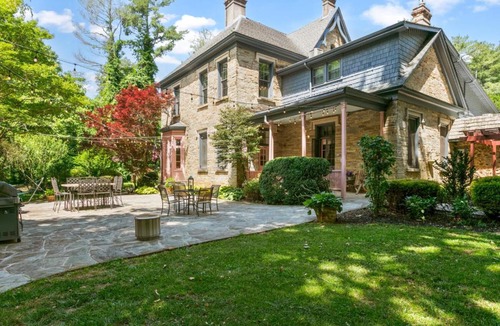 Skyland House | Spacious Studio on Historic Inn Property