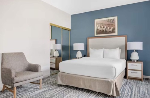 Mishawaka Hotel | Spacious Studio w/Kitchen l Great for Relaxing Trips in South Bend Area