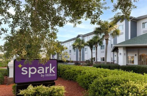 Silver Lake Hotel | Spark By Hilton Wilmington Carolina Beach Rd