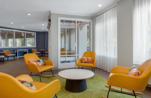 Silver Lake Hotel | Spark By Hilton Wilmington Carolina Beach Rd