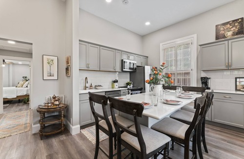 Murfreesboro Cottage | Speakeasy Walk Downtown Murf-Hot Tub-Firepit-Pool