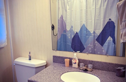 Menlo Cabin | Spectacular Views! Private 3 Bd/2 Ba on Lookout Mt, Lrg Hot Tub, FP, Pets Ok!