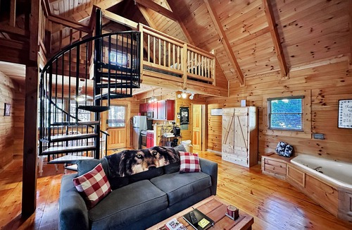 Pine Mountain Valley Cabin | Spend Fall Break at Wolf - Fiber Wifi! - Callaway Gardens Pumpkin Fest!