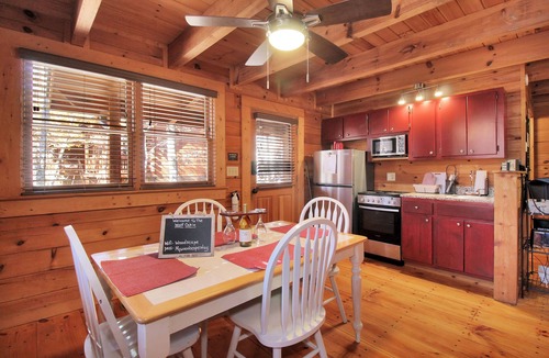 Pine Mountain Valley Cabin | Spend Fall Break at Wolf - Fiber Wifi! - Callaway Gardens Pumpkin Fest!