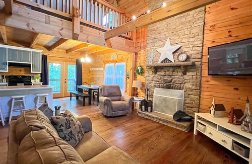 Pine Mountain Cabin | Spend Labor Day at Rustic Star- Fiber Wifi! - Close To Callaway Gardens