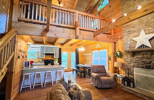 Pine Mountain Cabin | Spend Labor Day at Rustic Star- Fiber Wifi! - Close To Callaway Gardens