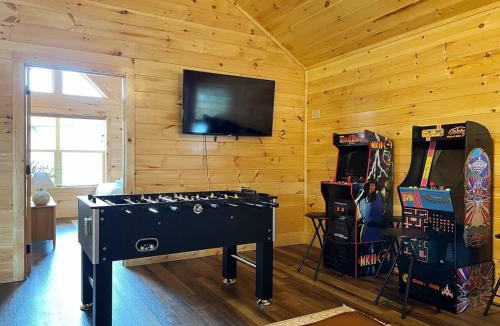 Pigeon Forge House | Splendid 2Cabins Sleeps 28 Pool Hot Tub More