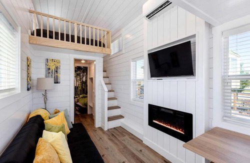 Apple Valley House | Splendid Tiny House with Private Hot-Tub in Apple Valley, Utah
