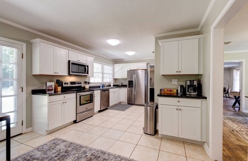 Thomasville House | Sprawling Updated Ranch with Fireplace on Wimbledon
