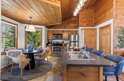 Foxfire Estates Cabin | Spring Break for families in BR with Sauna, Hot tub, Firepit & amazing views