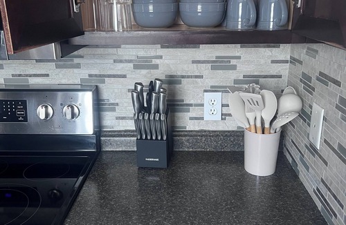 Crestline Heights House | Spring Stay in Birmingham Large 4BR Near Events & Hospitals I Pet Friendly