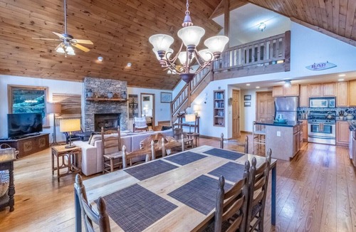 Sylva House | Spruce Patch - Mountain Cabin with Stunning Views and a Hot Tub!