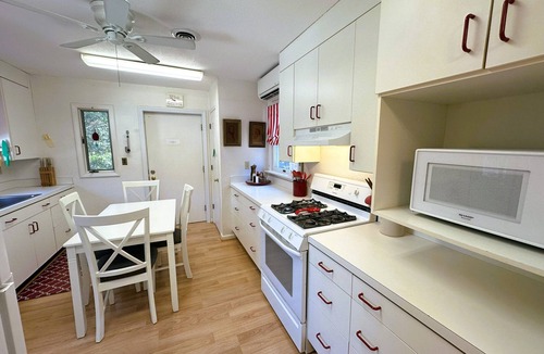 Southern Shores House | SS303- 4 Bedroom, 3.5 Baths, Pet Friendly Soundside Home.