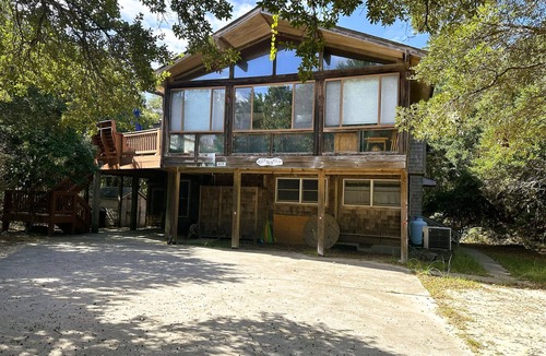 Southern Shores House | SS303- 4 Bedroom, 3.5 Baths, Pet Friendly Soundside Home.