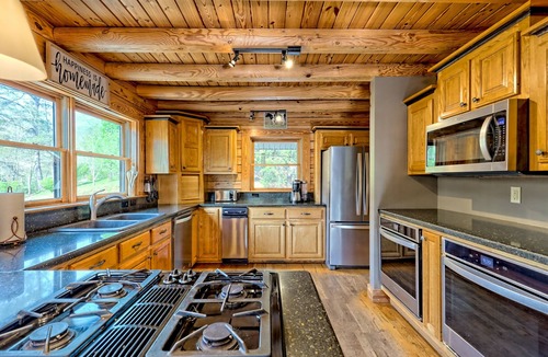 Bryson City House | Stacked Stone Retreat - Bryson City Luxury Log Home close to town