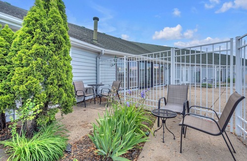 Norway Hotel | Standard Double with Patio at Indiana Beach Hotel
