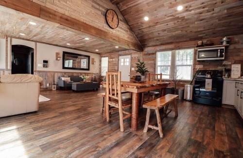 Raymond Cabin | Starry Night Cabin