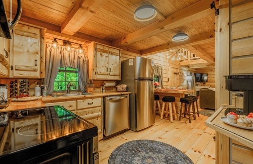 Elizabethton Cabin | Starry Nights in the Smokey Mountains Hot Tub Pet Friendly