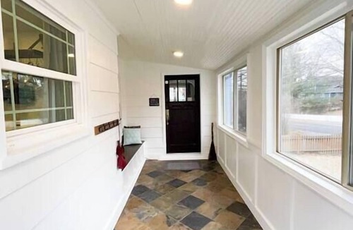 Pullman House | State Street Cottage, 2BR Apt