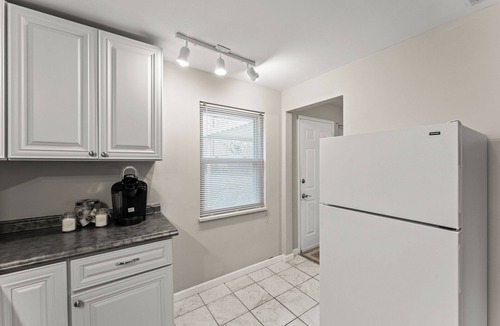Kettering House | Stay active, rest easy in this updated 2BR near The Greene! Perfect for snowbirds seeking comfort, convenience, and peaceful living close to shops, dining & medical care. Your cozy home-away-from-home awaits.