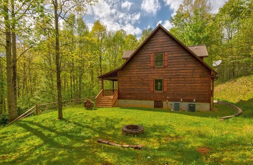 Todd Cabin | Stay at The GOAT! New listing between Boone and West Jefferson!