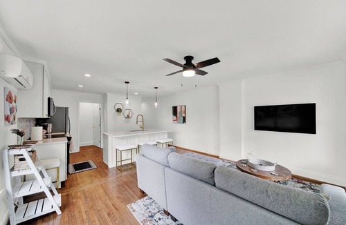 Cherry Apartment | Stay in the center of it all!