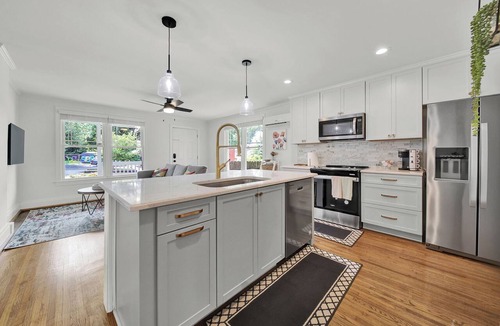Cherry Apartment | Stay in the center of it all!