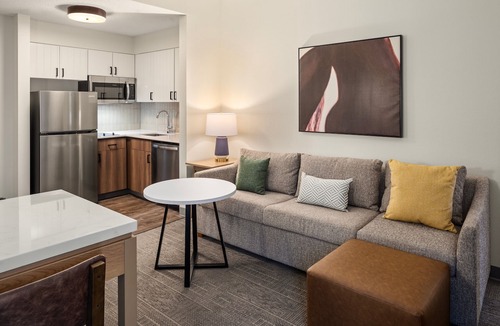 Maple Grove Hotel | Staybridge Suites MPLS-Maple Grove/Arbor Lakes by IHG