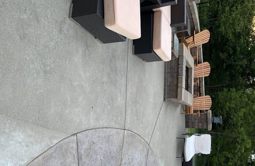 Floyds Knobs House | Staycation with 5 bedrooms and heated pool and hot tub