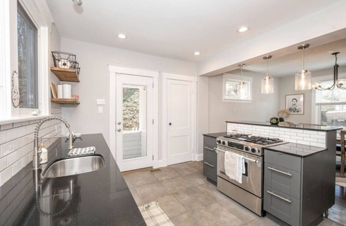 Mount Lookout House | StayDelta | Hyde Park